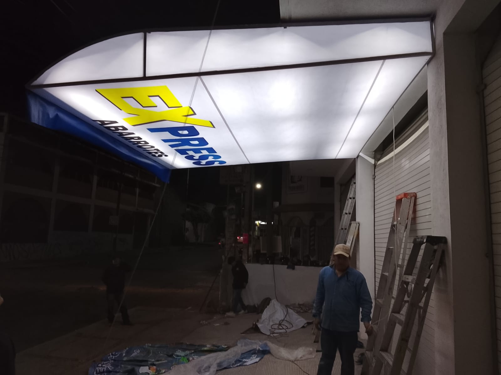 Caja de luz para fachada — 17