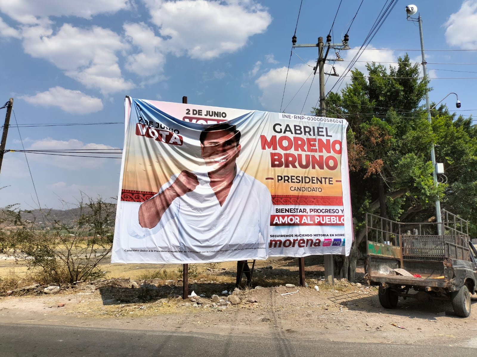Espectacular y cartelera — 8