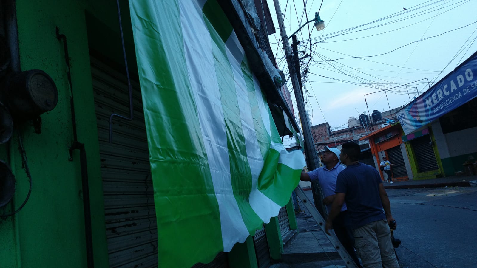 Colocación de lona y banner — 4