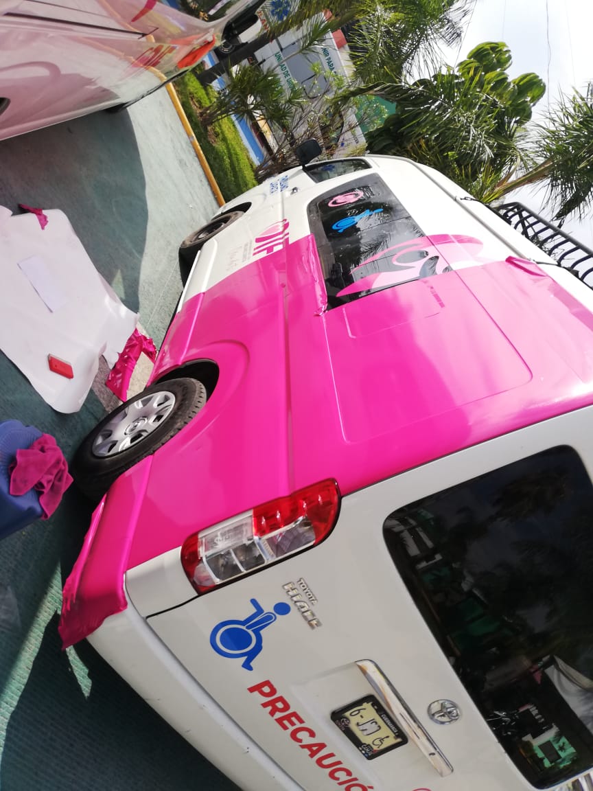 Camión y camioneta rotulada — 7