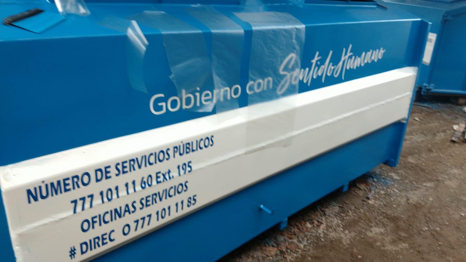 Camión y camioneta rotulada — 11
