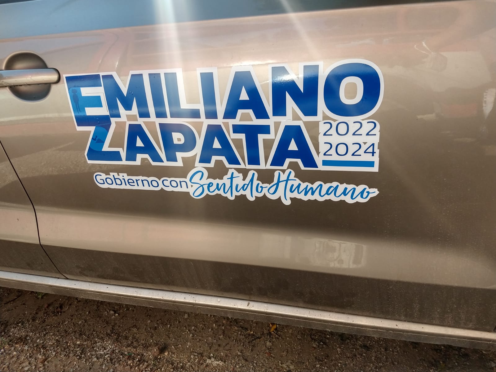 Camión y camioneta rotulada — 12
