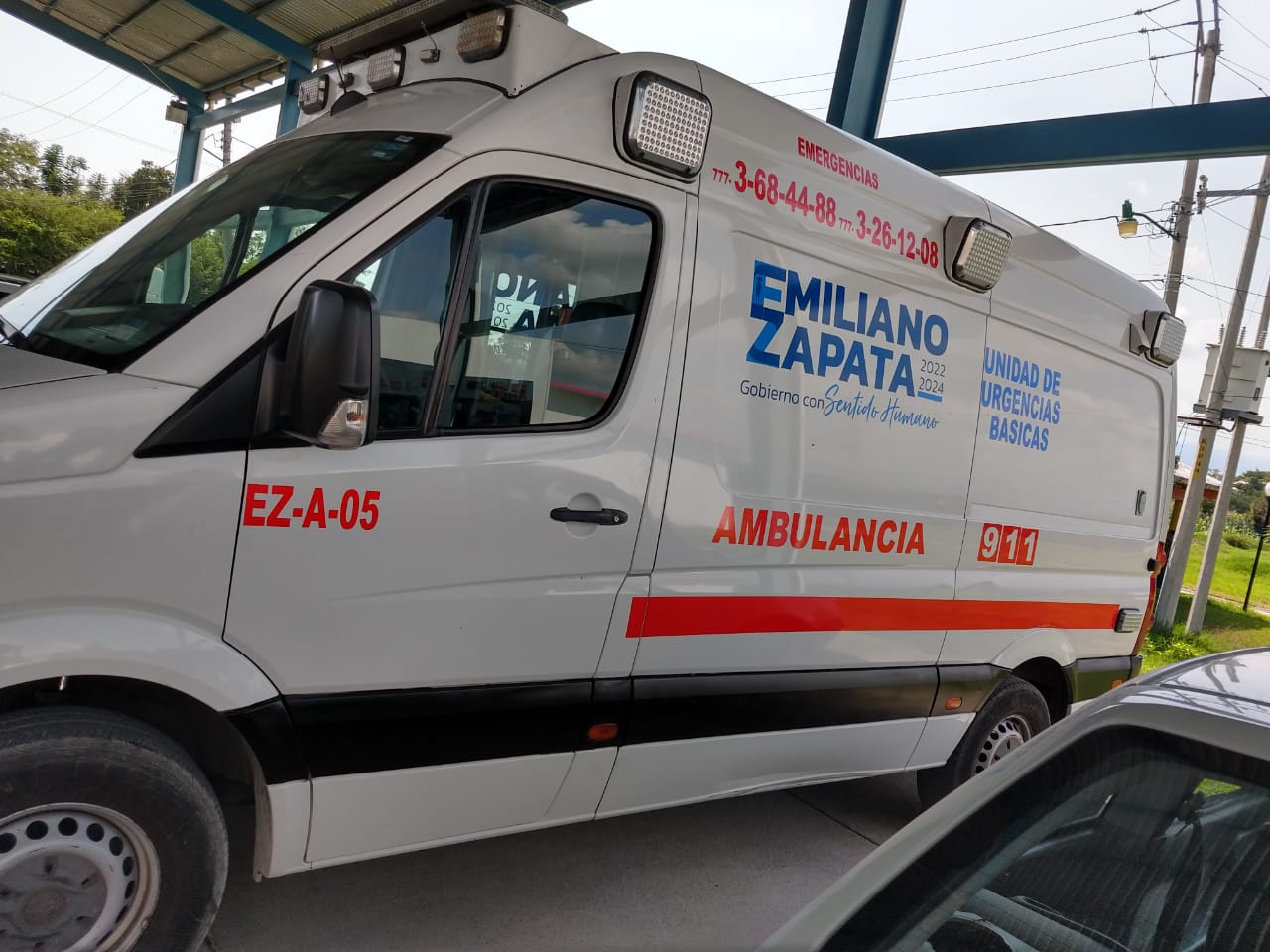 Camión y camioneta rotulada — 13