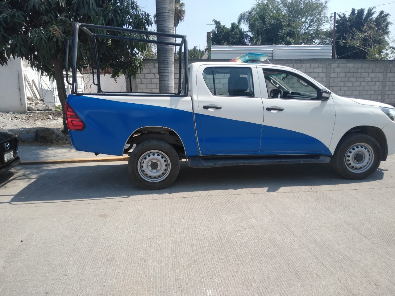 Ambulancia y unidad institucional — 4