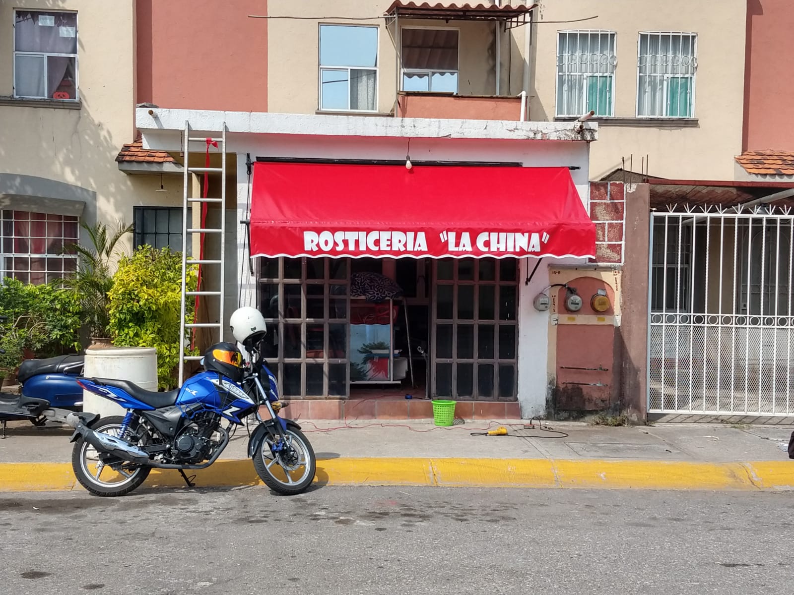 Toldo fijo para negocio — 6