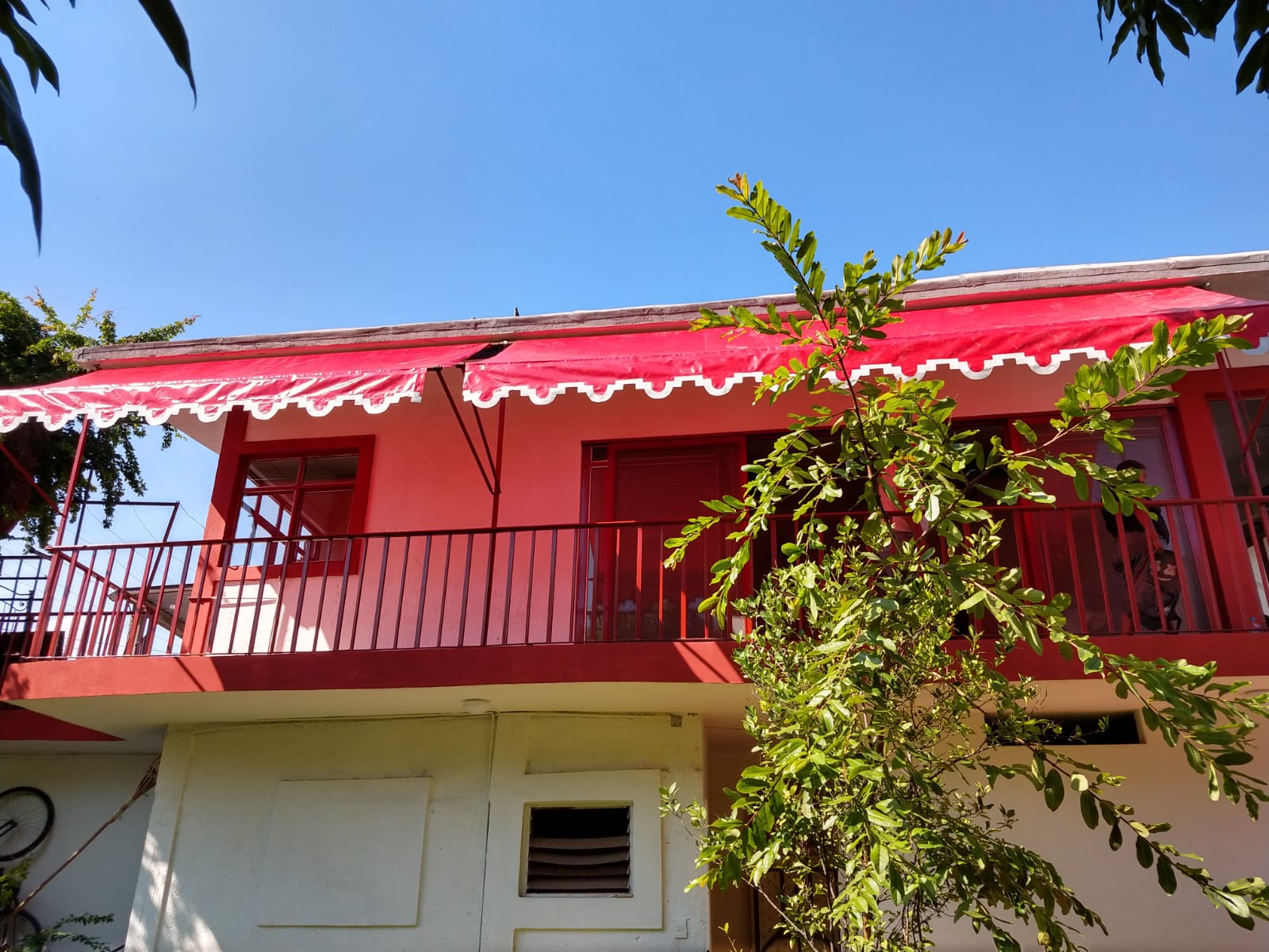 Toldo fijo para negocio — 9