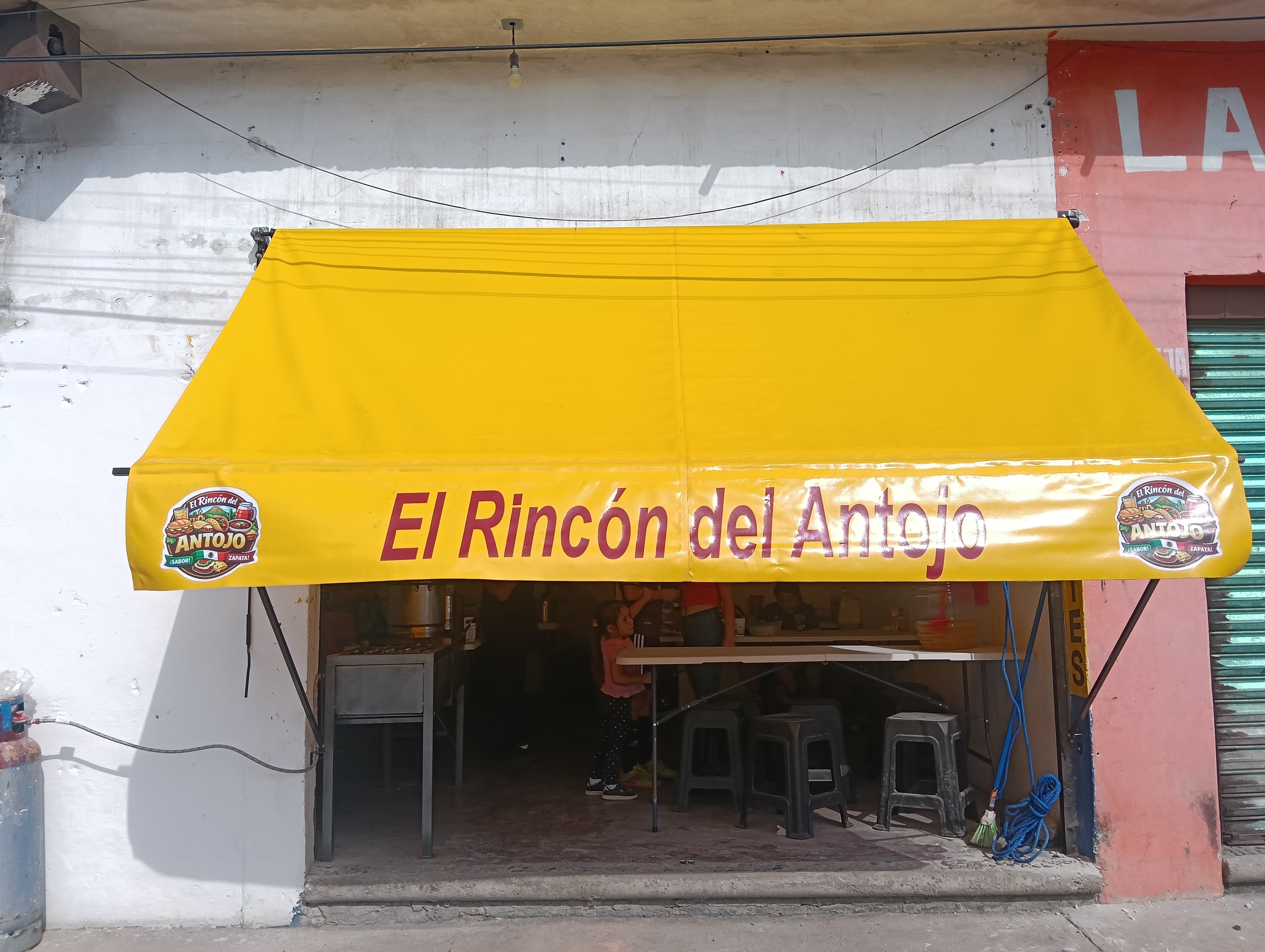 Toldo fijo para negocio — 19