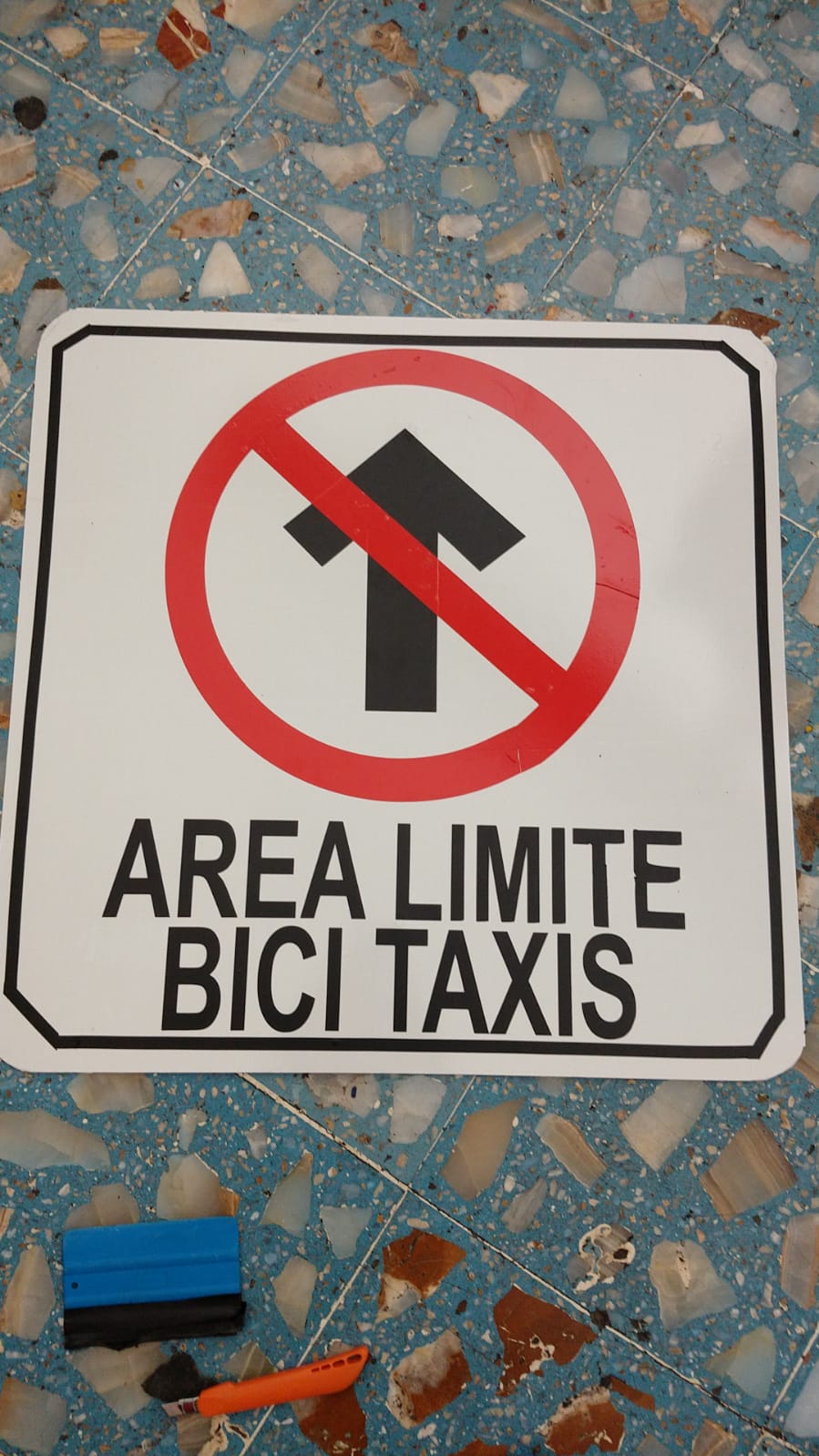 Señalética vial y restrictiva — 1