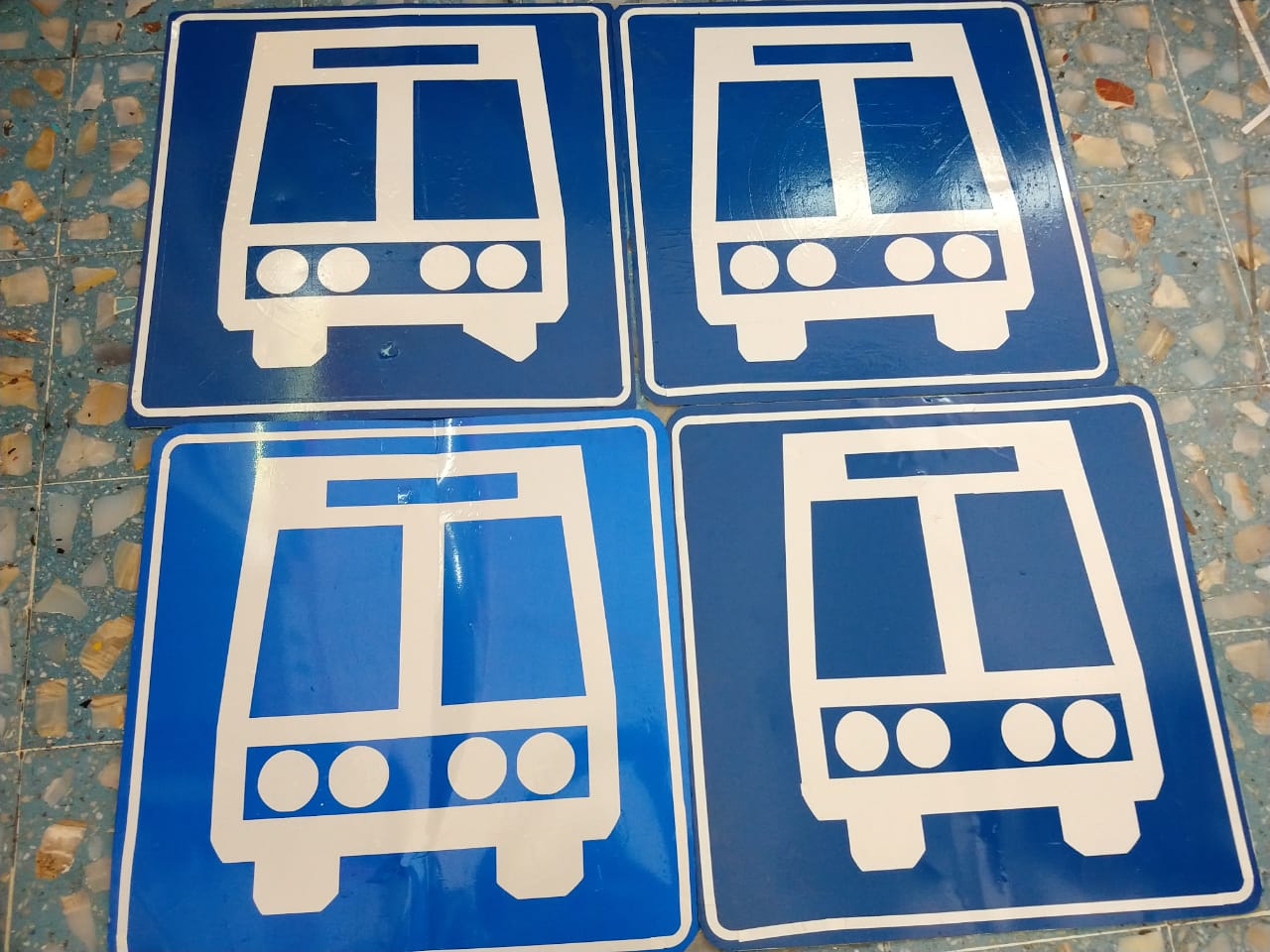 Señalética vial y restrictiva — 2