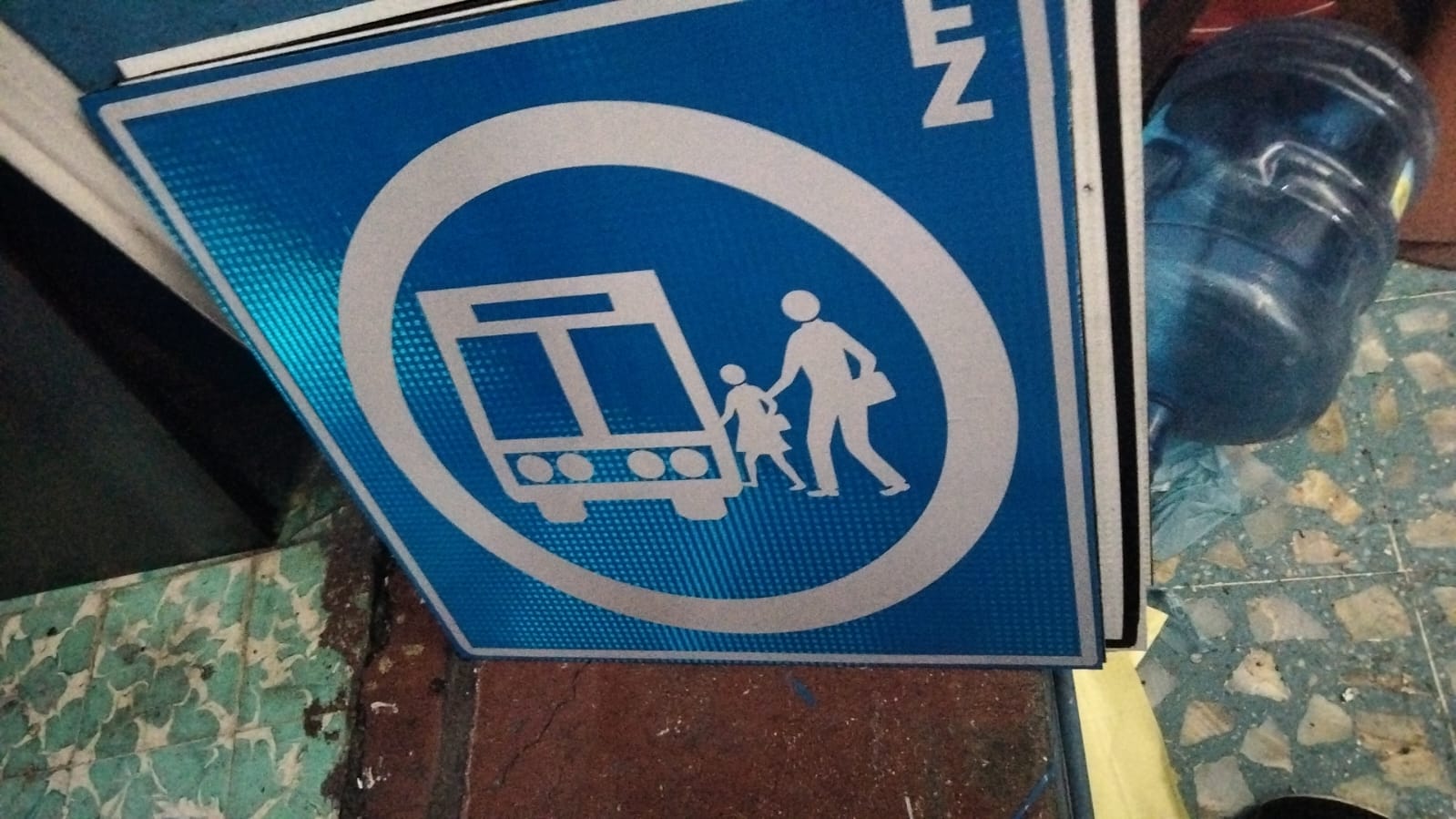 Señalética vial y restrictiva — 6