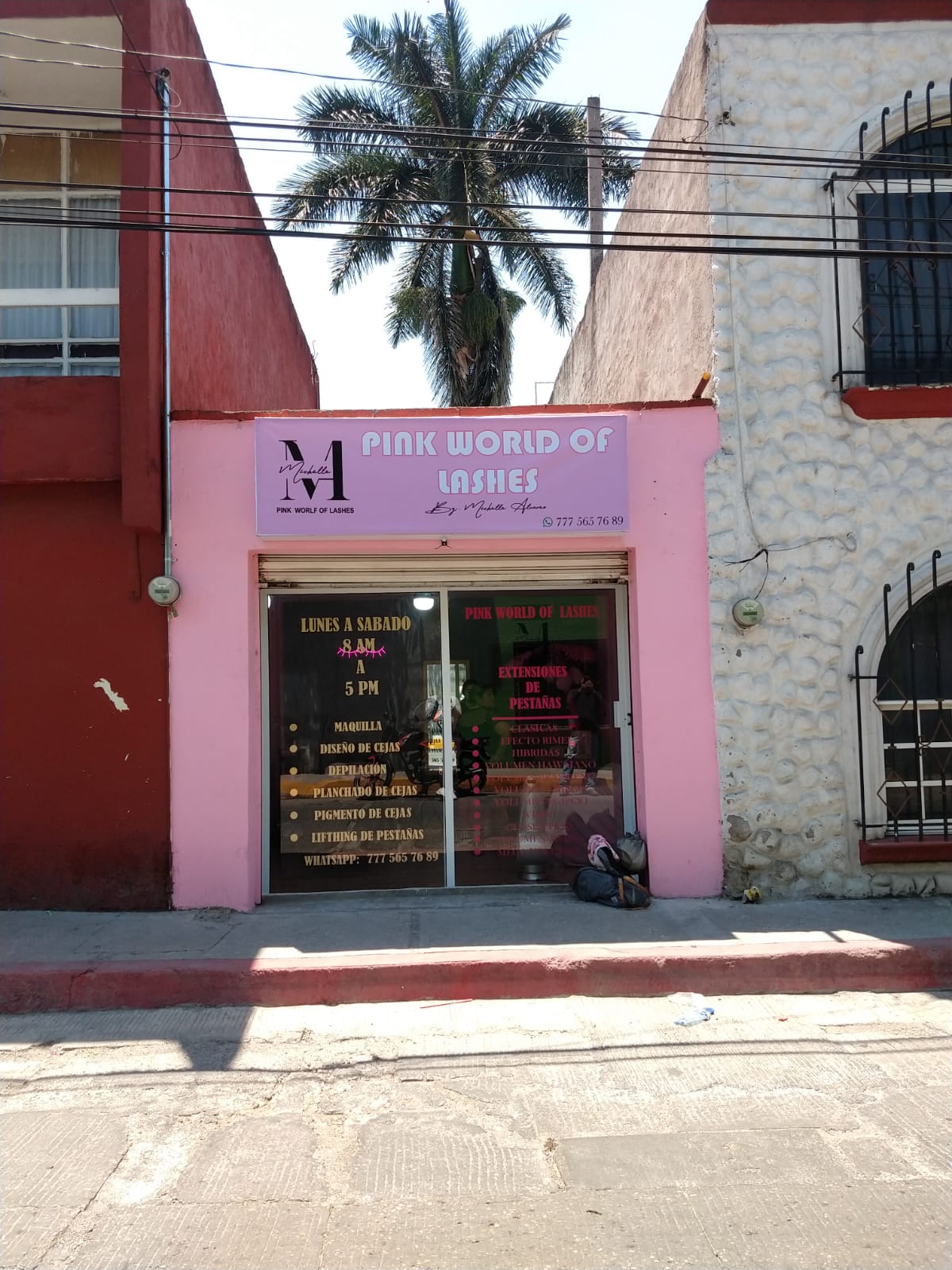 Vinil en pared y cristal — 3