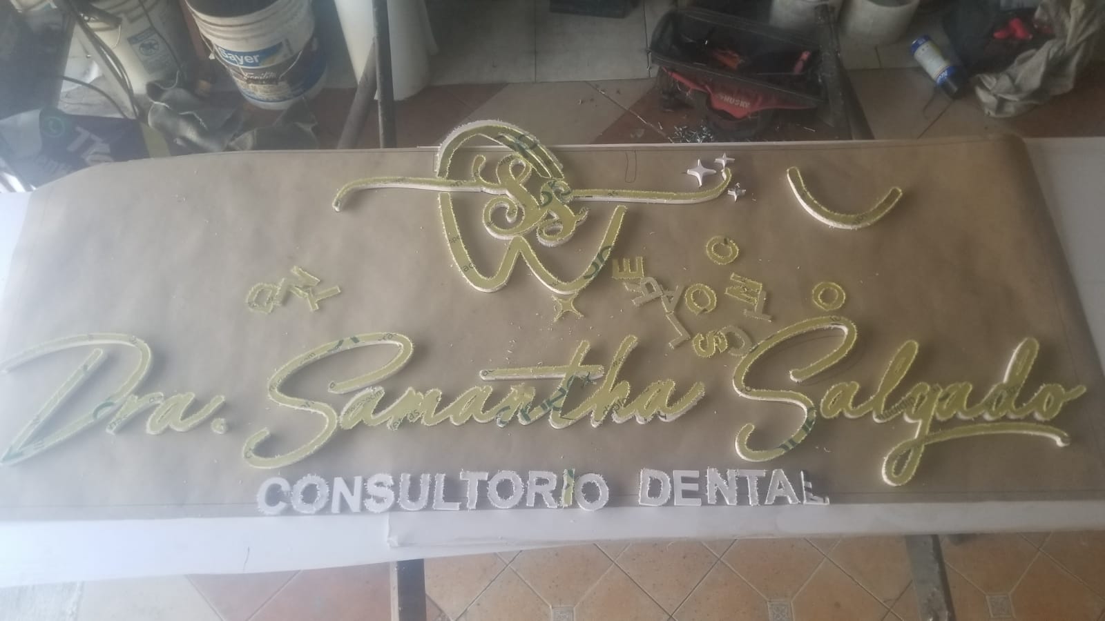 Placa acrílico y metal — 1