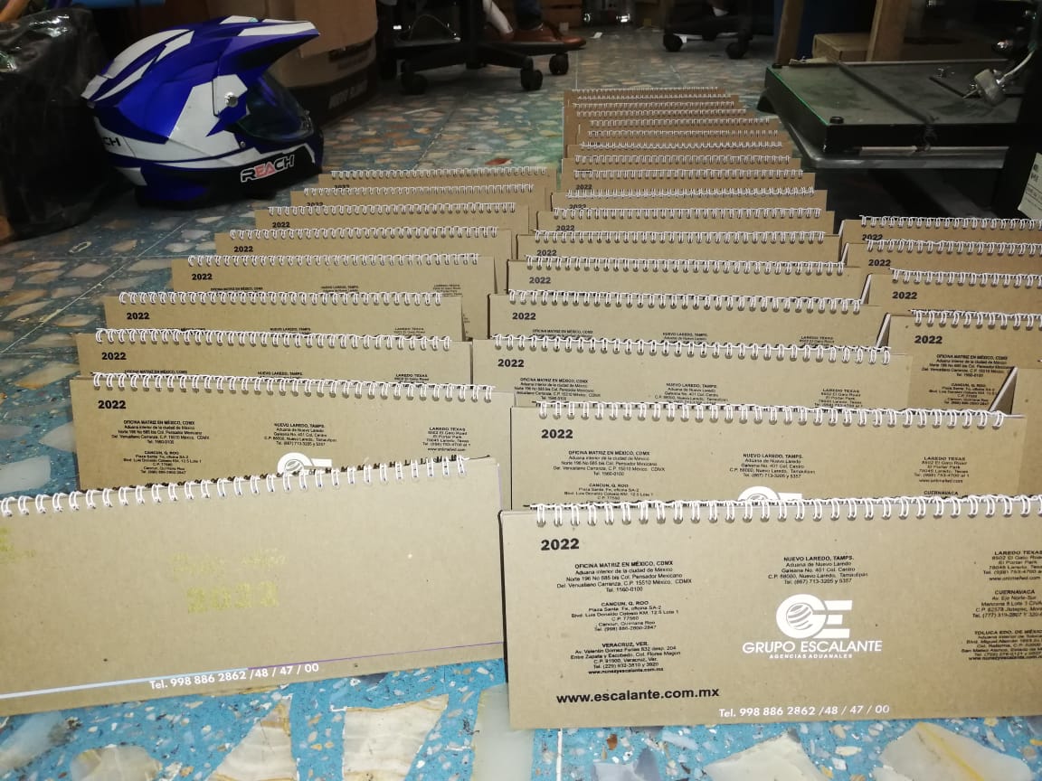 Folder y carpeta corporativa — 1