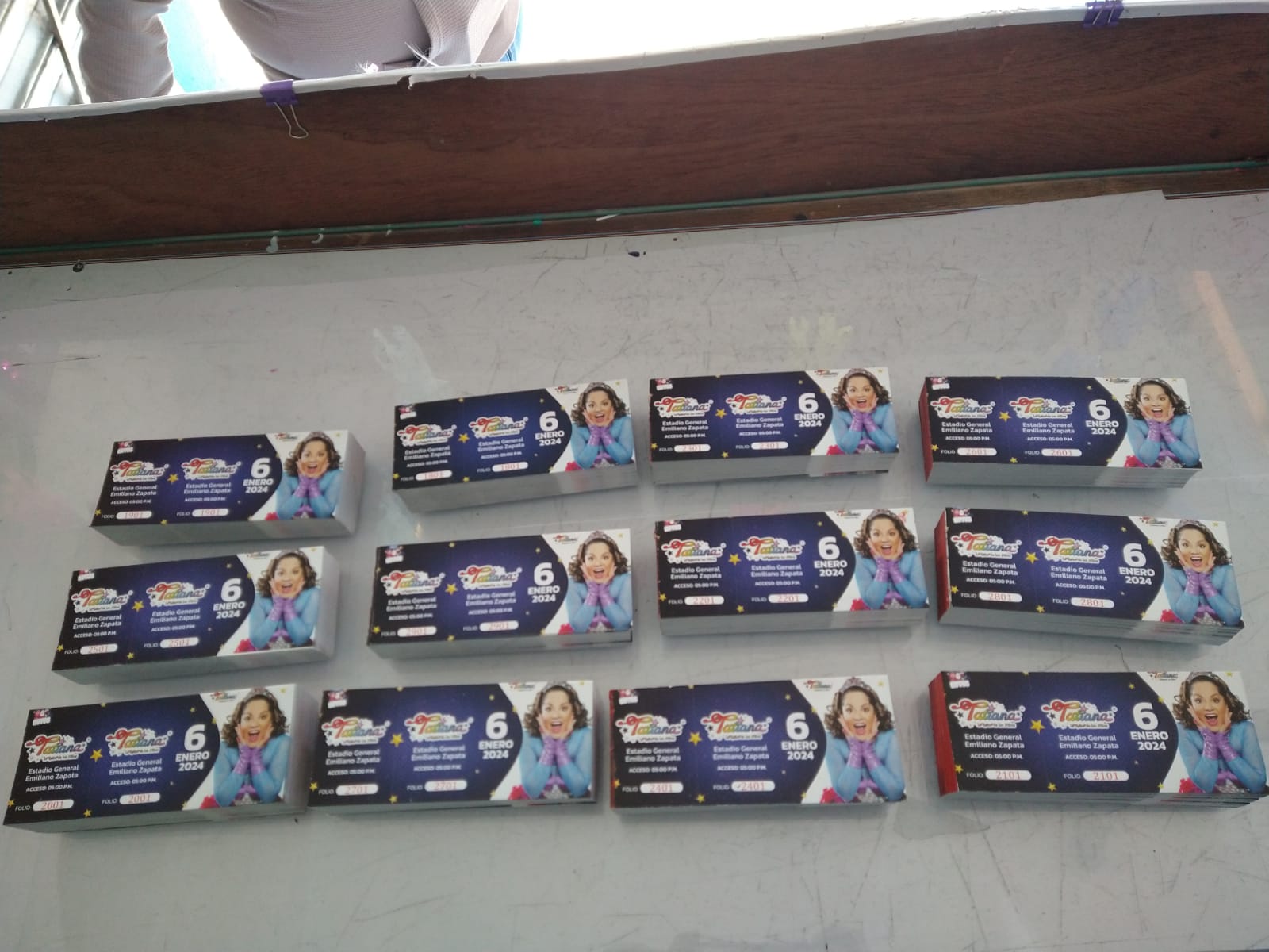 Sticker y etiqueta — 3