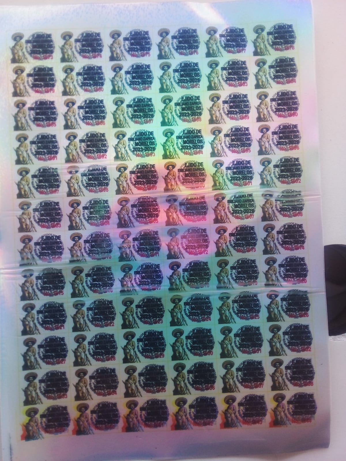 Sticker y etiqueta — 4