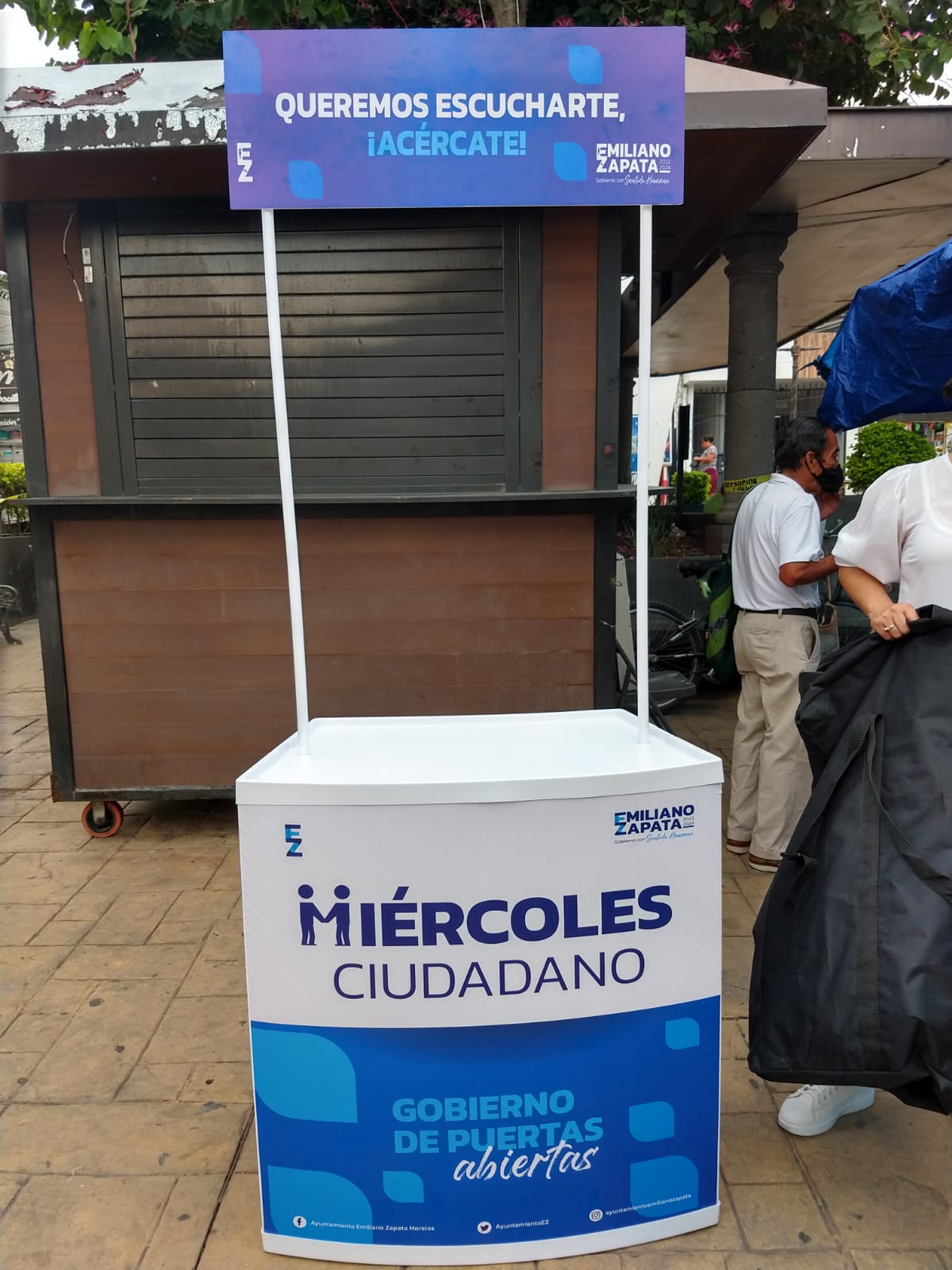 Roll up y banner portátil — 1
