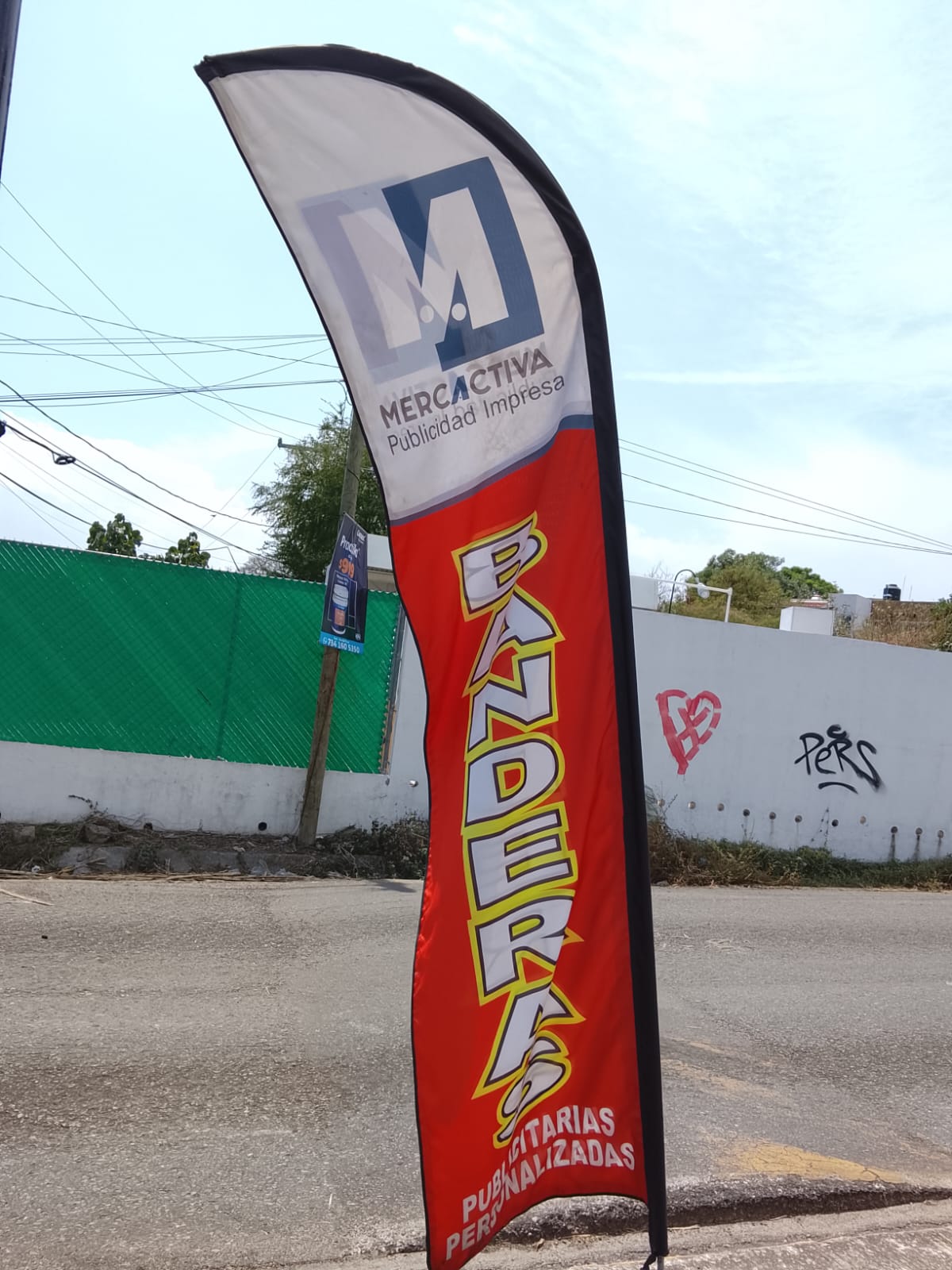 Bandera tipo gota y pluma — 3