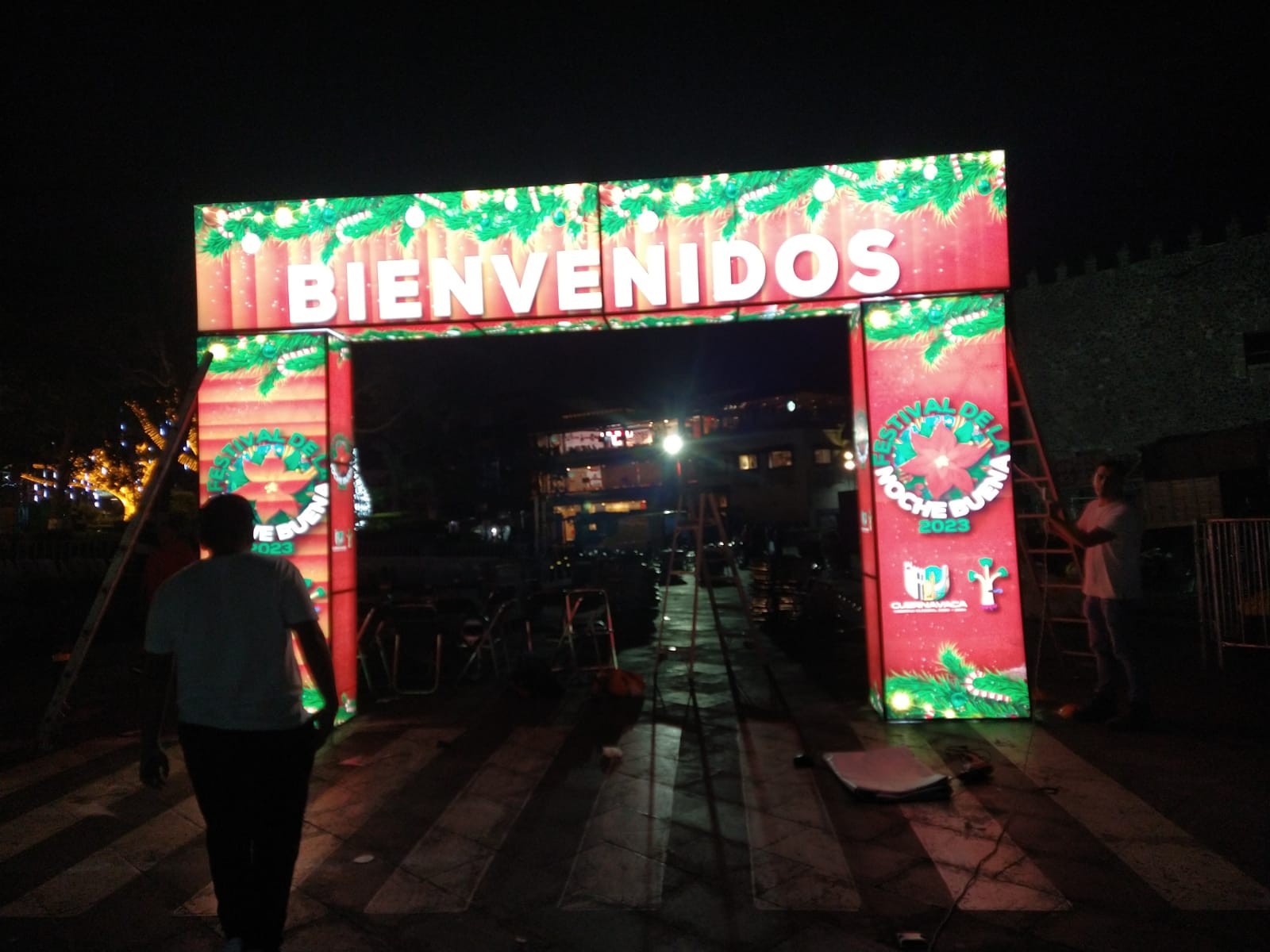Anuncio luminoso y letras 3D — trabajo 2