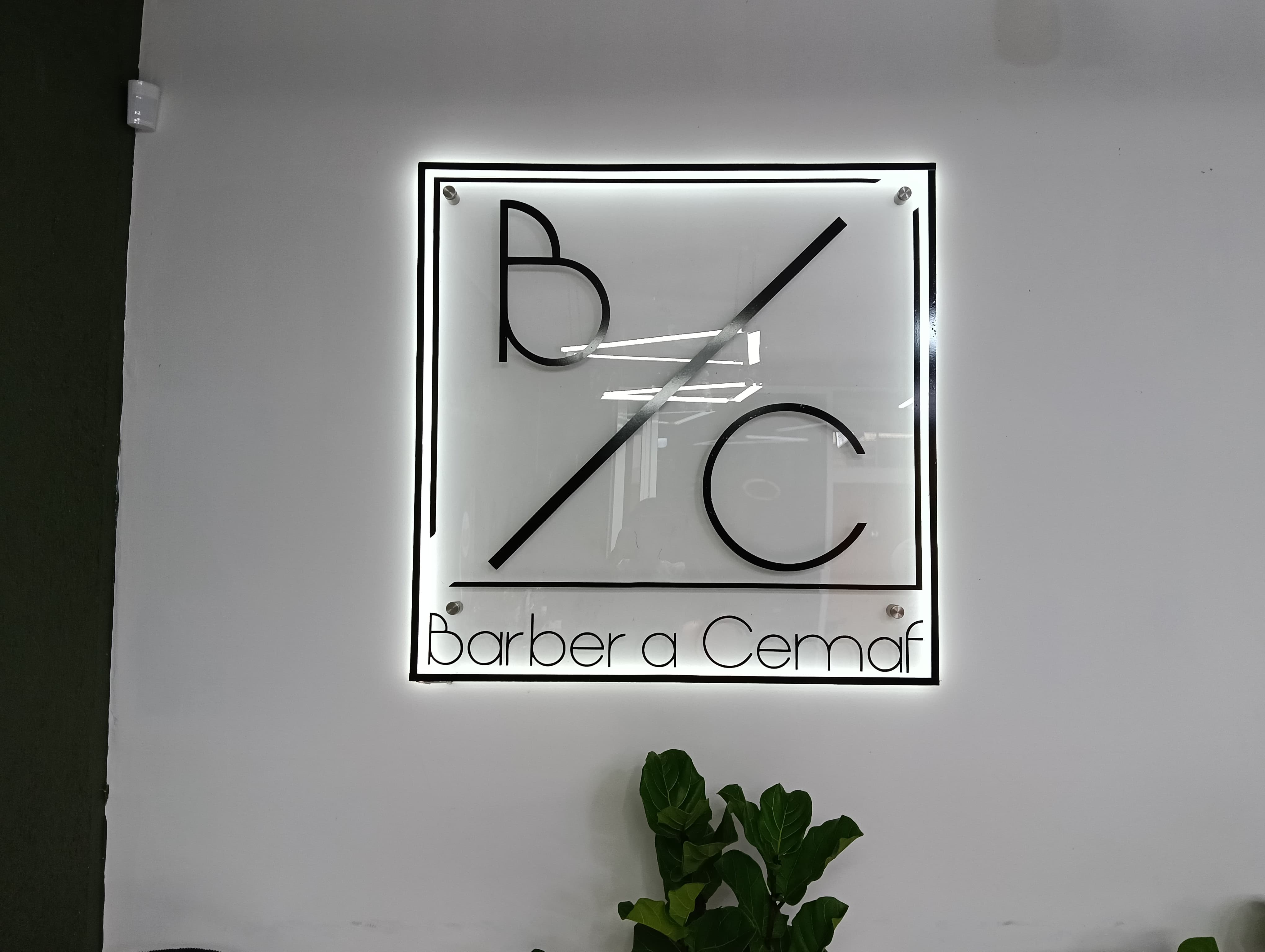 Anuncio luminoso y letras 3D — trabajo 7