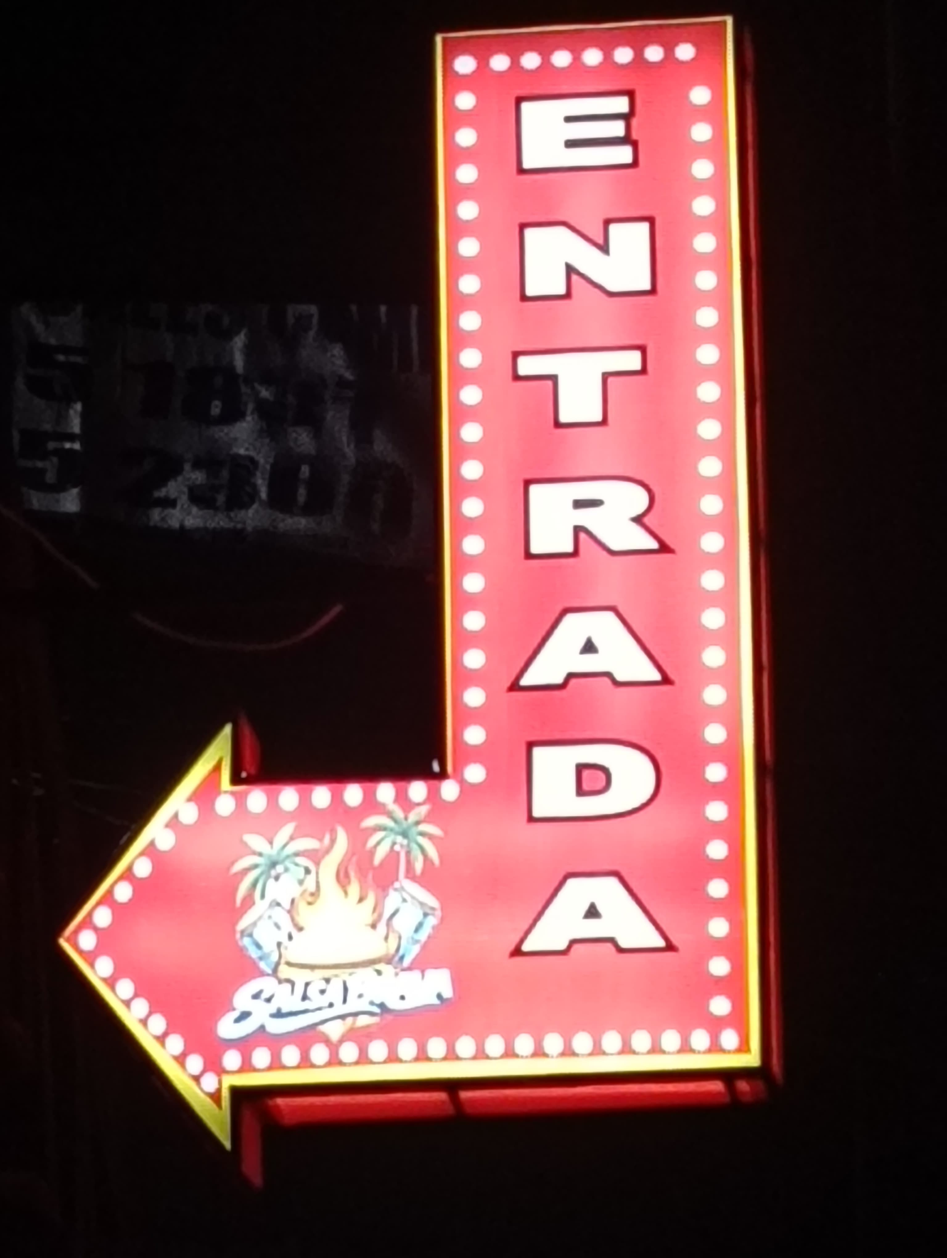 Anuncio luminoso y letras 3D — trabajo 9
