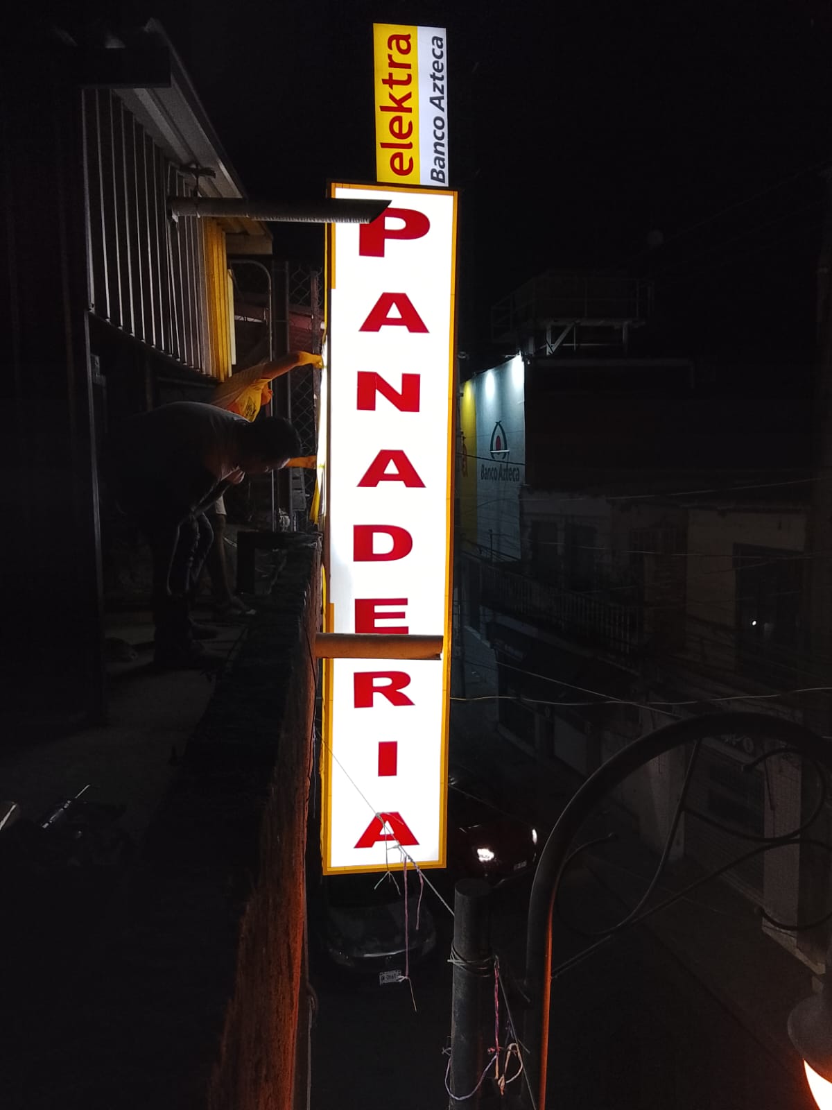 Anuncio luminoso y letras 3D — trabajo 10